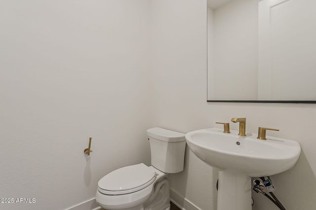 17655 W CRAWFORDSVILLE Drive, Surprise, AZ 85388