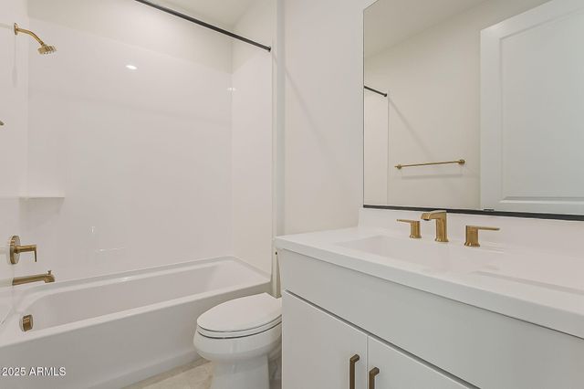 17655 W CRAWFORDSVILLE Drive, Surprise, AZ 85388