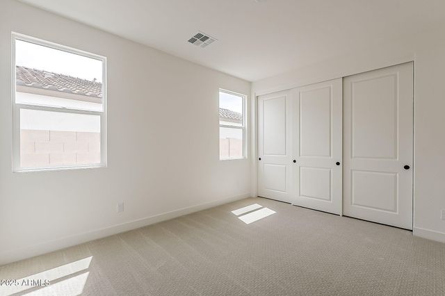 17655 W CRAWFORDSVILLE Drive, Surprise, AZ 85388