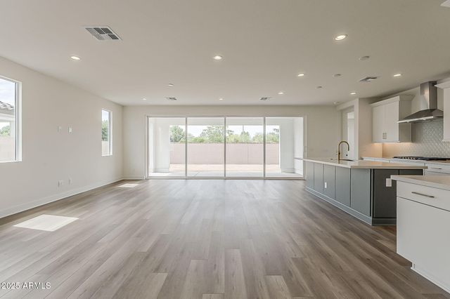 17655 W CRAWFORDSVILLE Drive, Surprise, AZ 85388