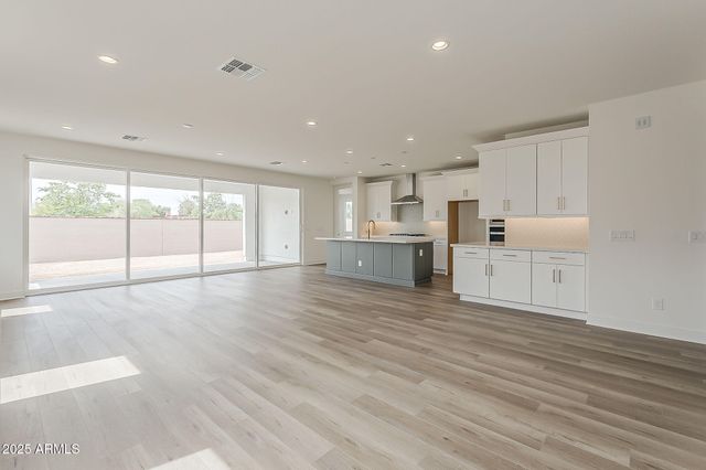 17655 W CRAWFORDSVILLE Drive, Surprise, AZ 85388