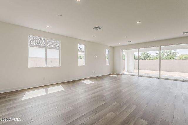 17655 W CRAWFORDSVILLE Drive, Surprise, AZ 85388