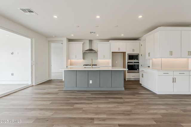 17655 W CRAWFORDSVILLE Drive, Surprise, AZ 85388