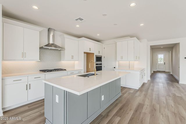 17655 W CRAWFORDSVILLE Drive, Surprise, AZ 85388