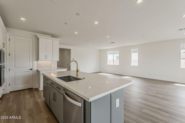 17655 W CRAWFORDSVILLE Drive, Surprise, AZ 85388