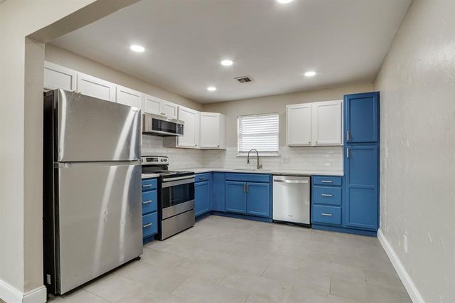 786 NW 1st Street, Moore, OK 73160