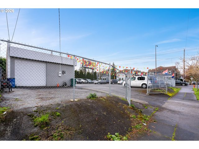 7062 Ne M L KING Blvd, Portland, OR 97211