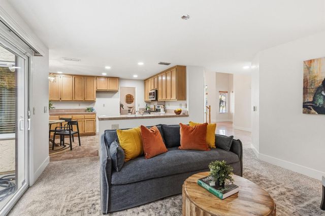 8945 Laguna Place Way, Elk Grove, CA 95758