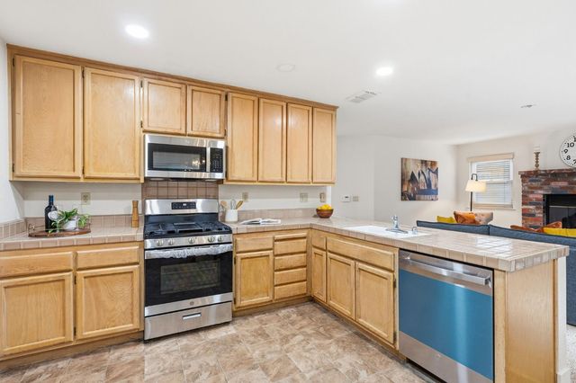 8945 Laguna Place Way, Elk Grove, CA 95758