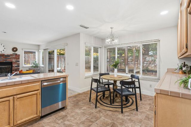 8945 Laguna Place Way, Elk Grove, CA 95758