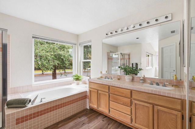 8945 Laguna Place Way, Elk Grove, CA 95758