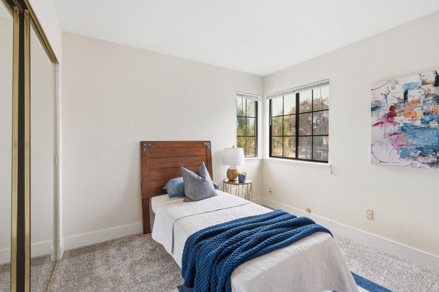 8945 Laguna Place Way, Elk Grove, CA 95758