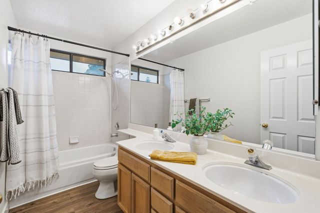 8945 Laguna Place Way, Elk Grove, CA 95758