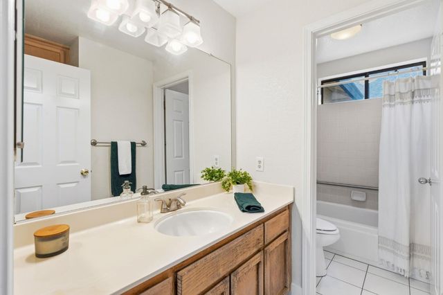 8945 Laguna Place Way, Elk Grove, CA 95758