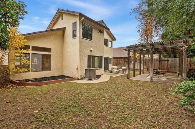 8945 Laguna Place Way, Elk Grove, CA 95758