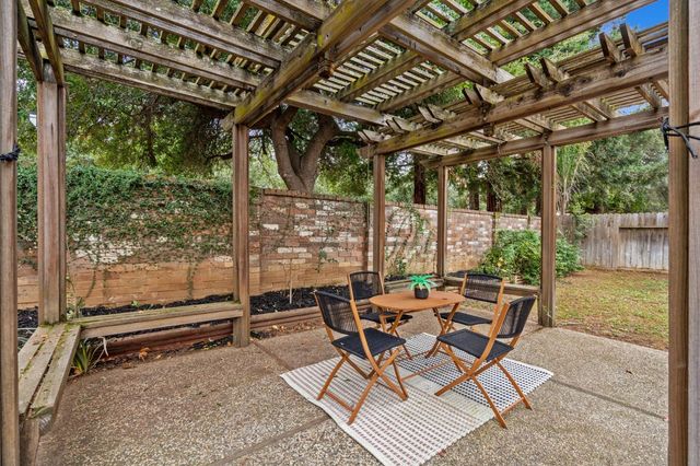 8945 Laguna Place Way, Elk Grove, CA 95758