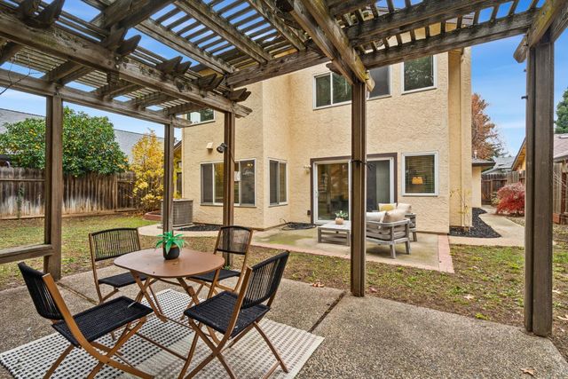 8945 Laguna Place Way, Elk Grove, CA 95758