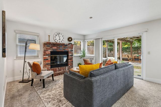 8945 Laguna Place Way, Elk Grove, CA 95758