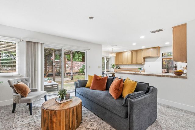 8945 Laguna Place Way, Elk Grove, CA 95758