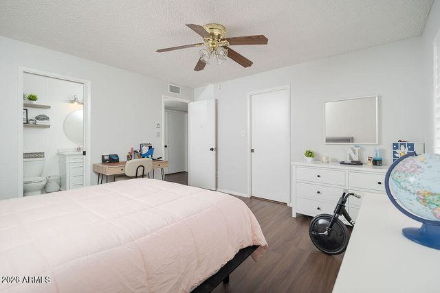 11445 S IROQUOIS Drive, Phoenix, AZ 85044