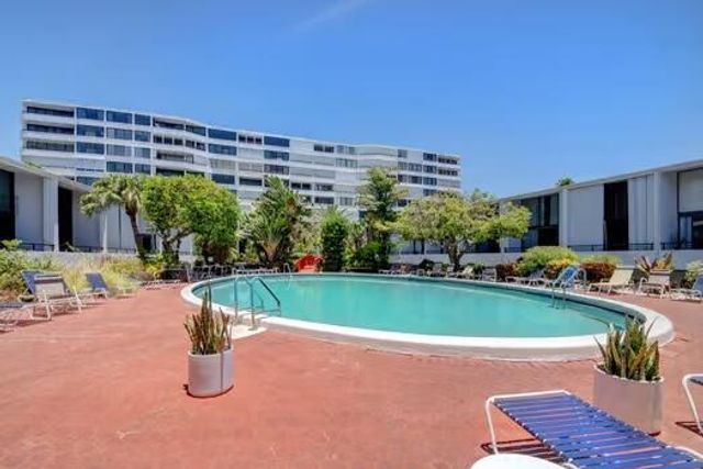 3589 S Ocean Boulevard 37, South Palm Beach, FL 33480