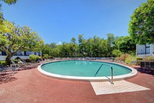 3589 S Ocean Boulevard 37, South Palm Beach, FL 33480
