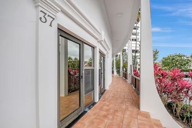 3589 S Ocean Boulevard 37, South Palm Beach, FL 33480