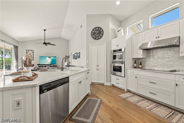 1015 Tivoli LN, Naples, FL 34104