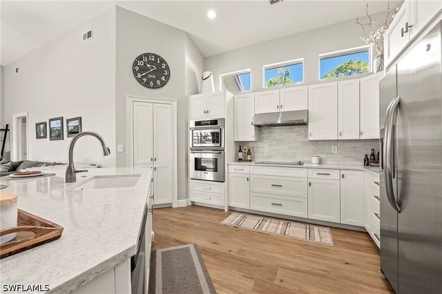 1015 Tivoli LN, Naples, FL 34104