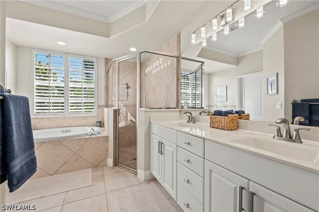 1015 Tivoli LN, Naples, FL 34104