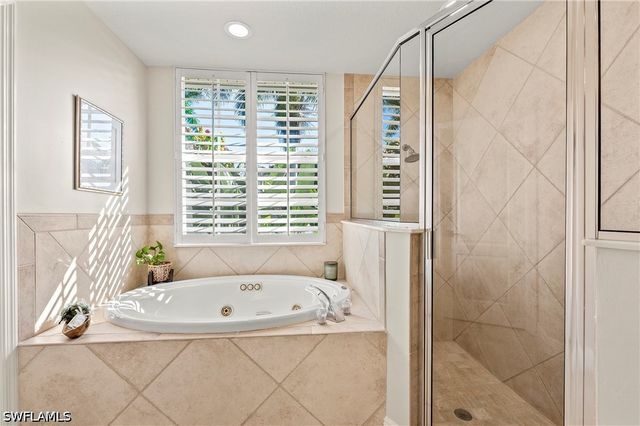 1015 Tivoli LN, Naples, FL 34104