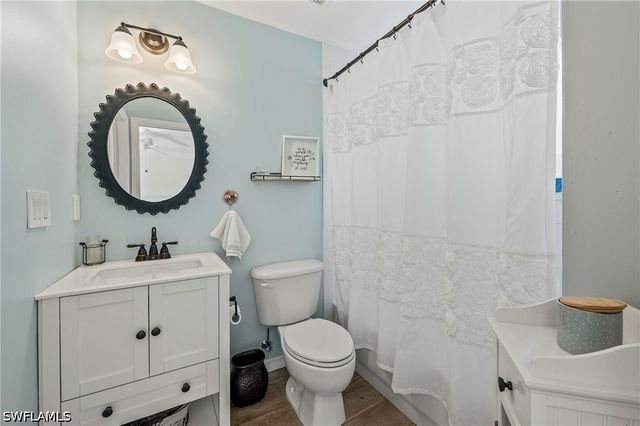 1015 Tivoli LN, Naples, FL 34104
