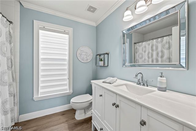 1015 Tivoli LN, Naples, FL 34104