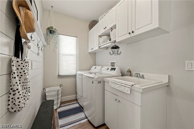 1015 Tivoli LN, Naples, FL 34104