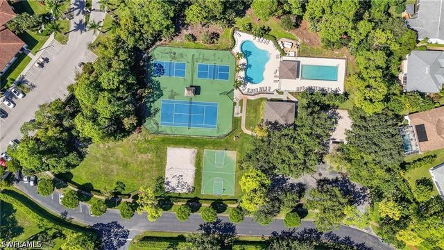 1015 Tivoli LN, Naples, FL 34104