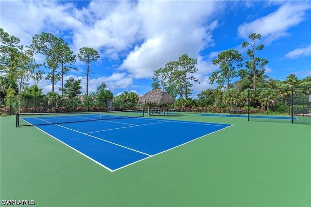 1015 Tivoli LN, Naples, FL 34104