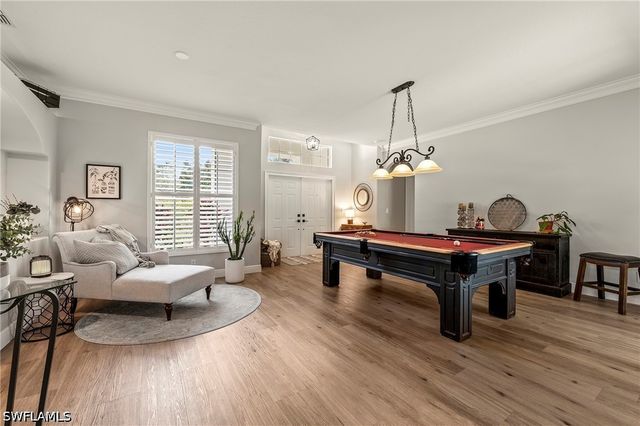 1015 Tivoli LN, Naples, FL 34104
