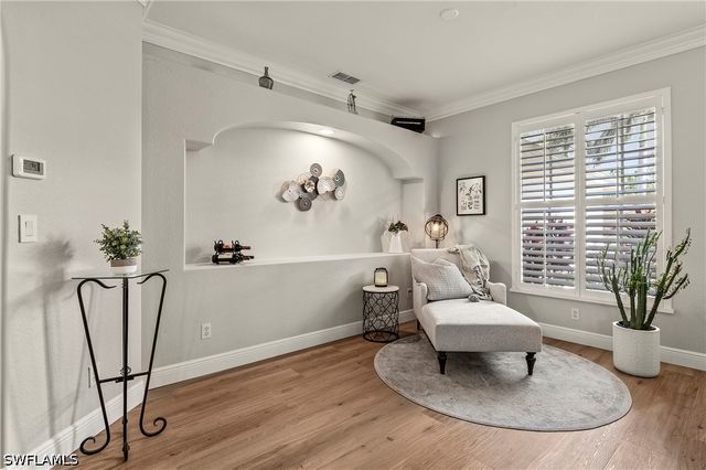 1015 Tivoli LN, Naples, FL 34104