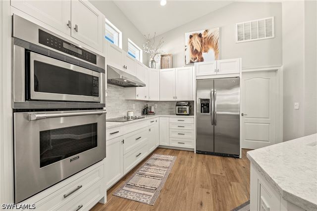 1015 Tivoli LN, Naples, FL 34104