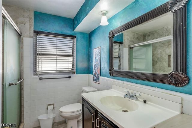 806 Entrada DR N, Fort Myers, FL 33919