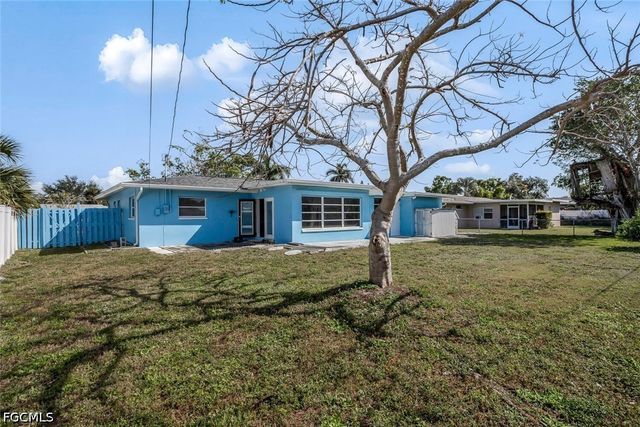 806 Entrada DR N, Fort Myers, FL 33919