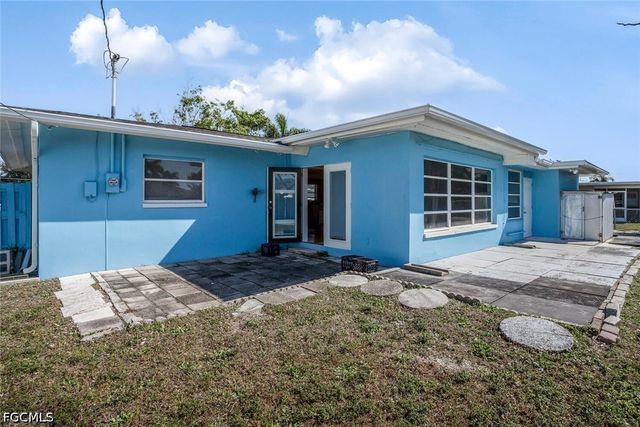 806 Entrada DR N, Fort Myers, FL 33919