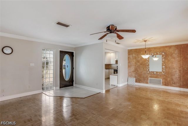 806 Entrada DR N, Fort Myers, FL 33919