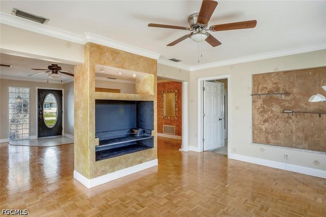 806 Entrada DR N, Fort Myers, FL 33919