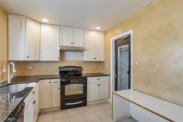 806 Entrada DR N, Fort Myers, FL 33919