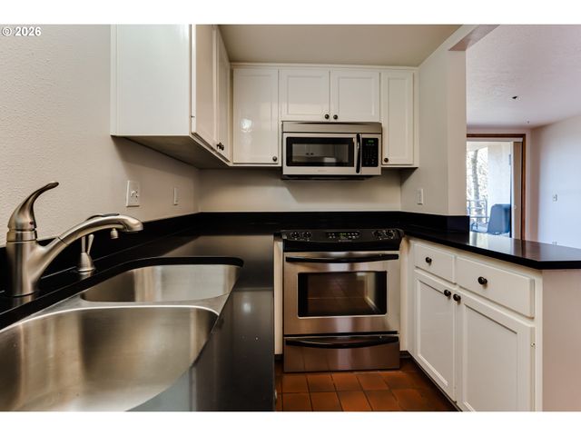 606 WIMBLEDON Ct, Eugene, OR 97401