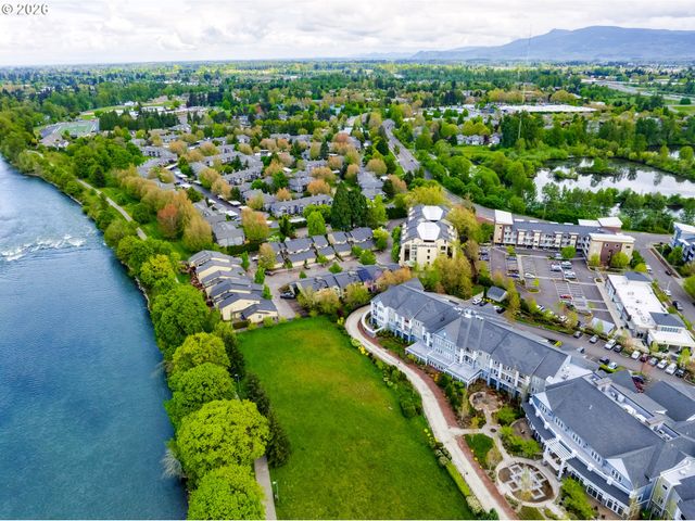 606 WIMBLEDON Ct, Eugene, OR 97401