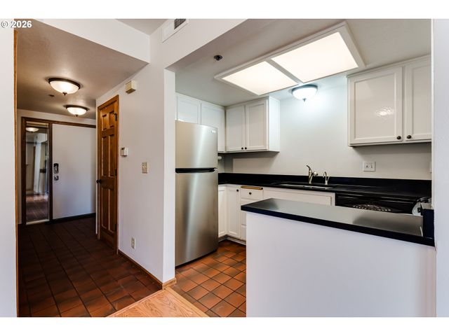 606 WIMBLEDON Ct, Eugene, OR 97401