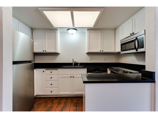 606 WIMBLEDON Ct, Eugene, OR 97401