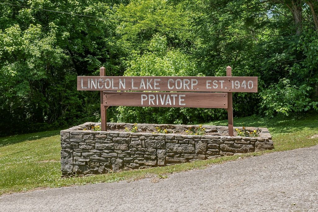 21 Lincoln Lake Rd, Kelso, TN 37348
